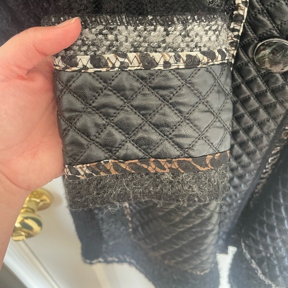 Vintage Monroe & Main Quilted Faux Leather Trim animal print Cardigan Jacket - Picture 4 of 16